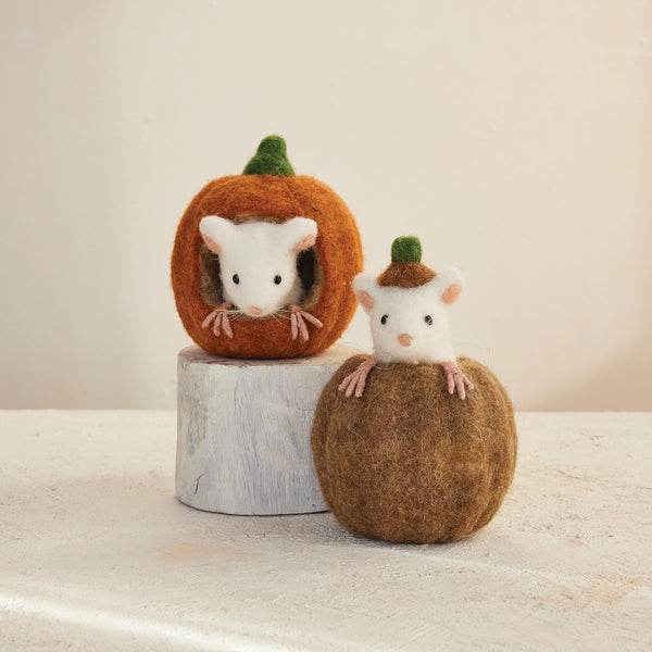 Felt Pumpkins with Mice
