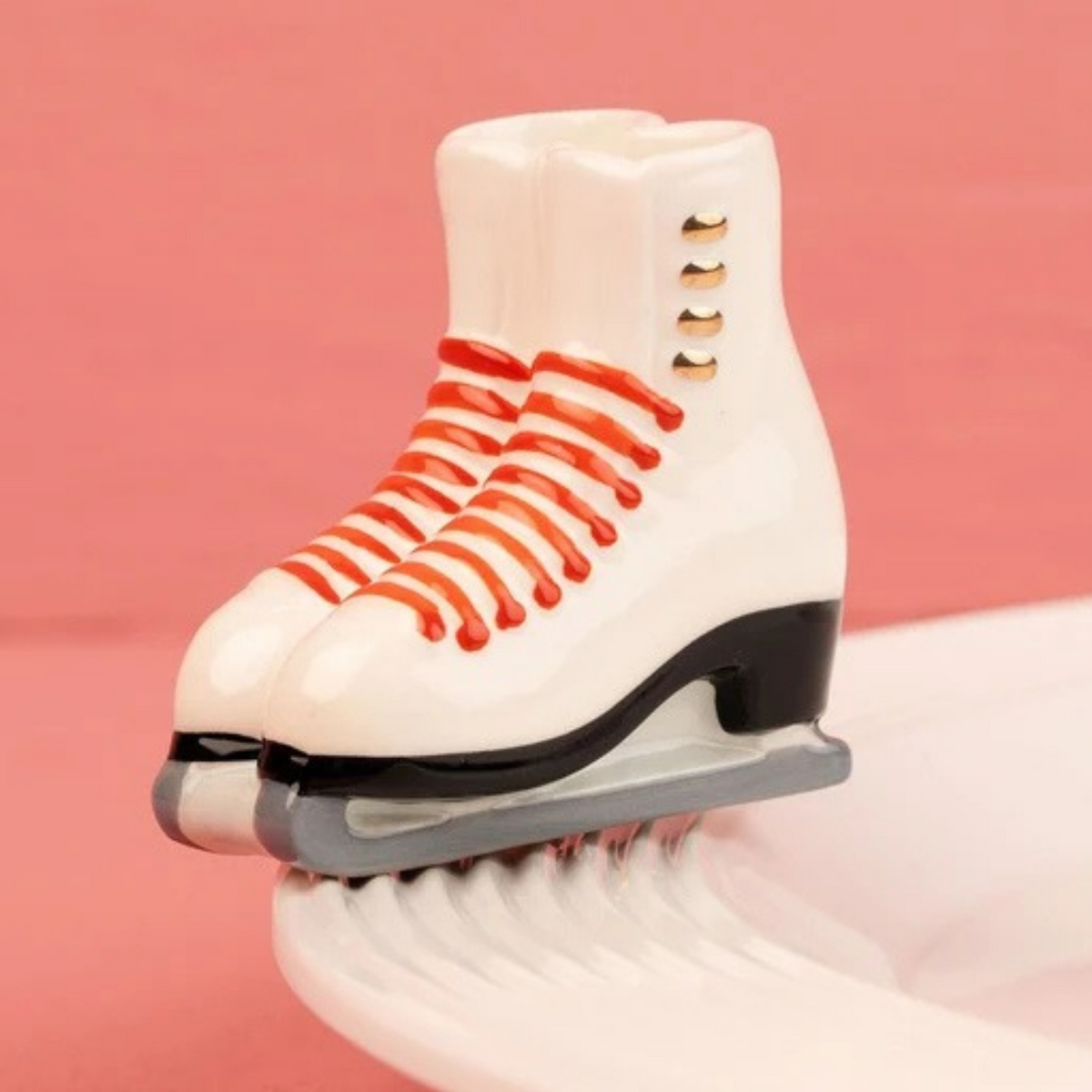Skates Mini -Nora Fleming